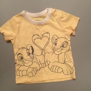 Retro King Simba & Nala graphic t-shirt (6-9 mo.). Like new!